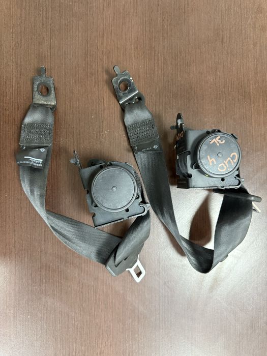 Ремені безпеки на Reno Clio