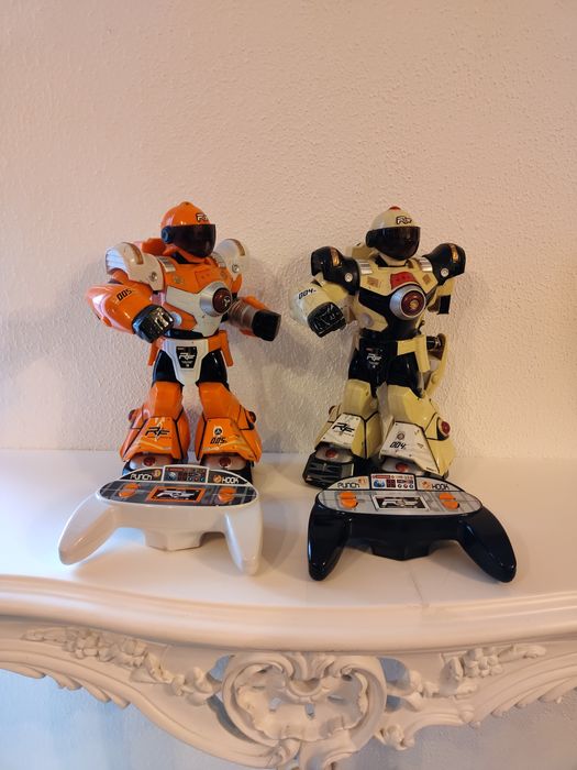 Toys - Two Combat Robots / 30 cm Combat Robot with 2 Remote Controls64550723859203121