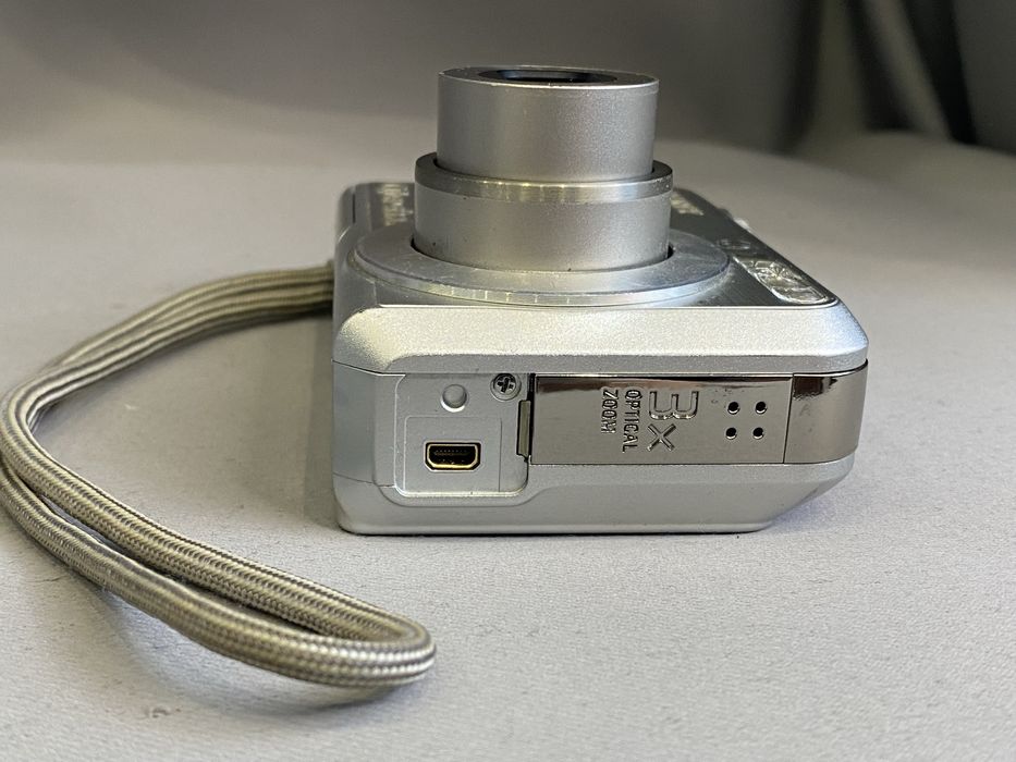 Цифровий фотоапарат SONY Cyber-Shot DSC-S700