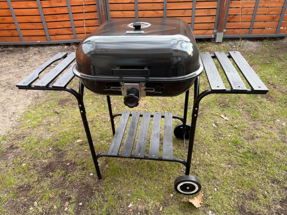 Grill ogrodowy węglowy z pokrywką