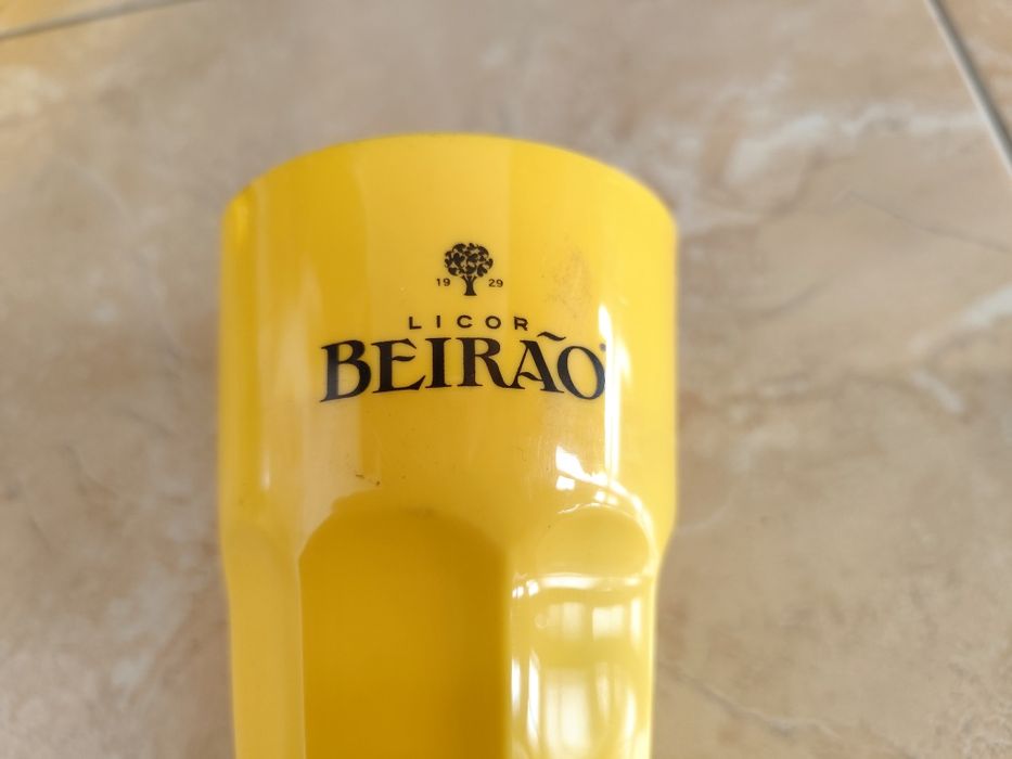 Conjunto 4 copos licor Beirão