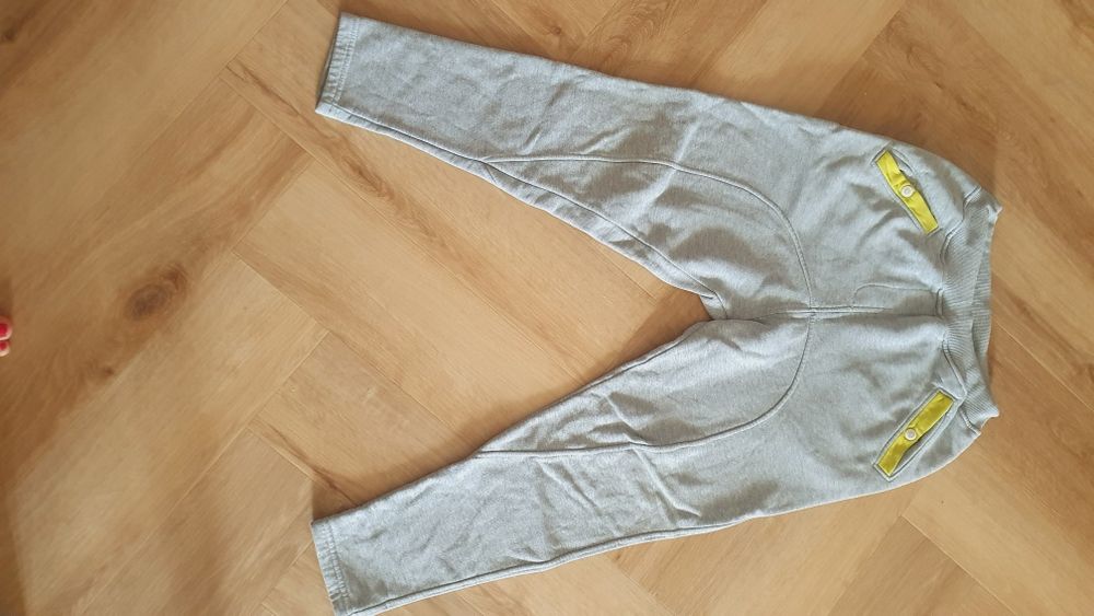 Spodnie dresowe damskie z obniżonym krokiem marki ŚWINIE