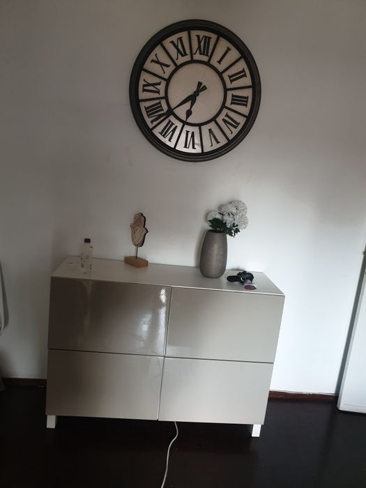 Aparador E relógio de parede