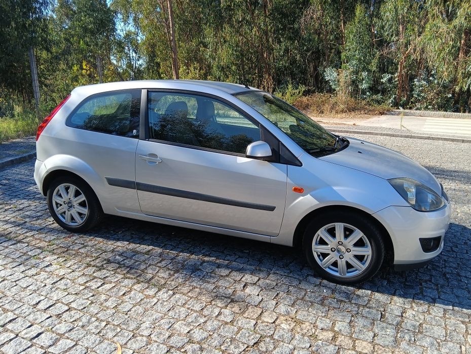 Ford fiesta 1.6 gasolina foto 2