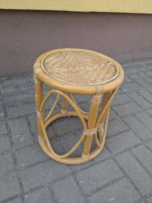 Stołek pomocniczy z rattanu rattanowy