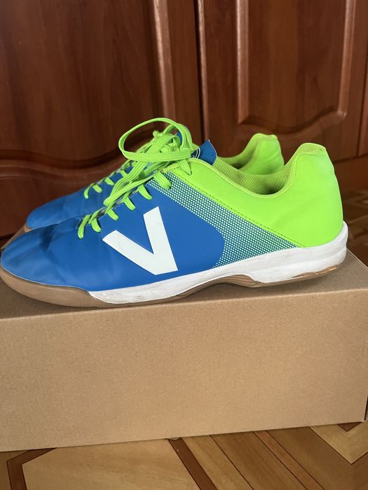 Чоловічі кросівки  Victory