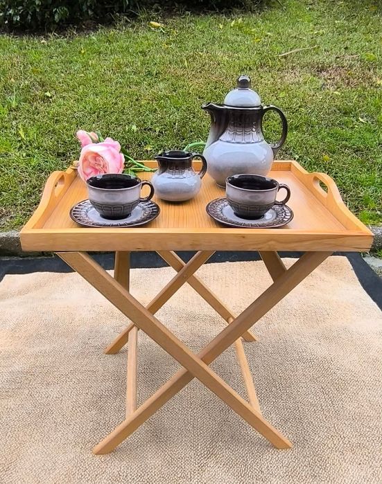 Mesa de apoio bambu dobrável com tabuleiro destacável.
Medidas: 55/42/