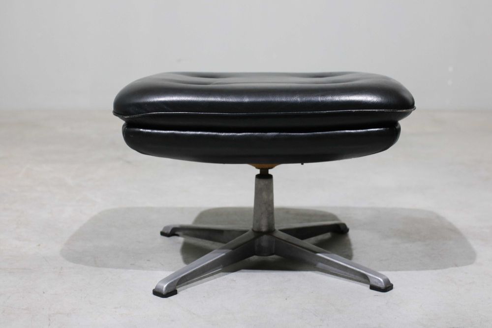 Poltrona + pousa pés em couro