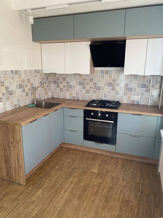 Кухня.Под заказ недорого.Шкафы.