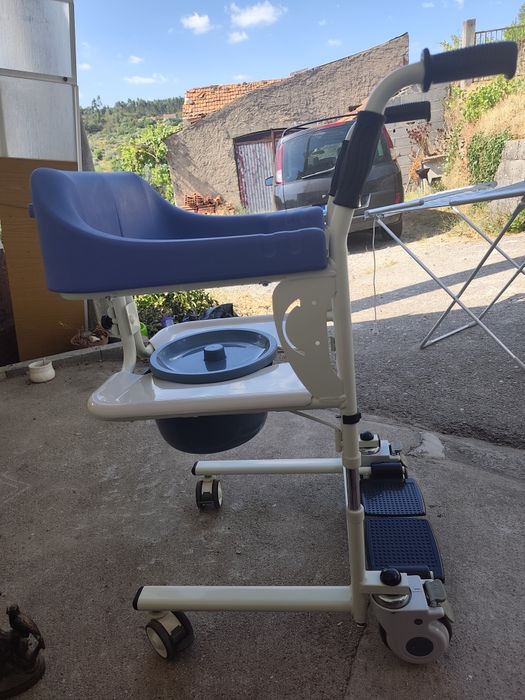 Cadeira de rodas higiénica