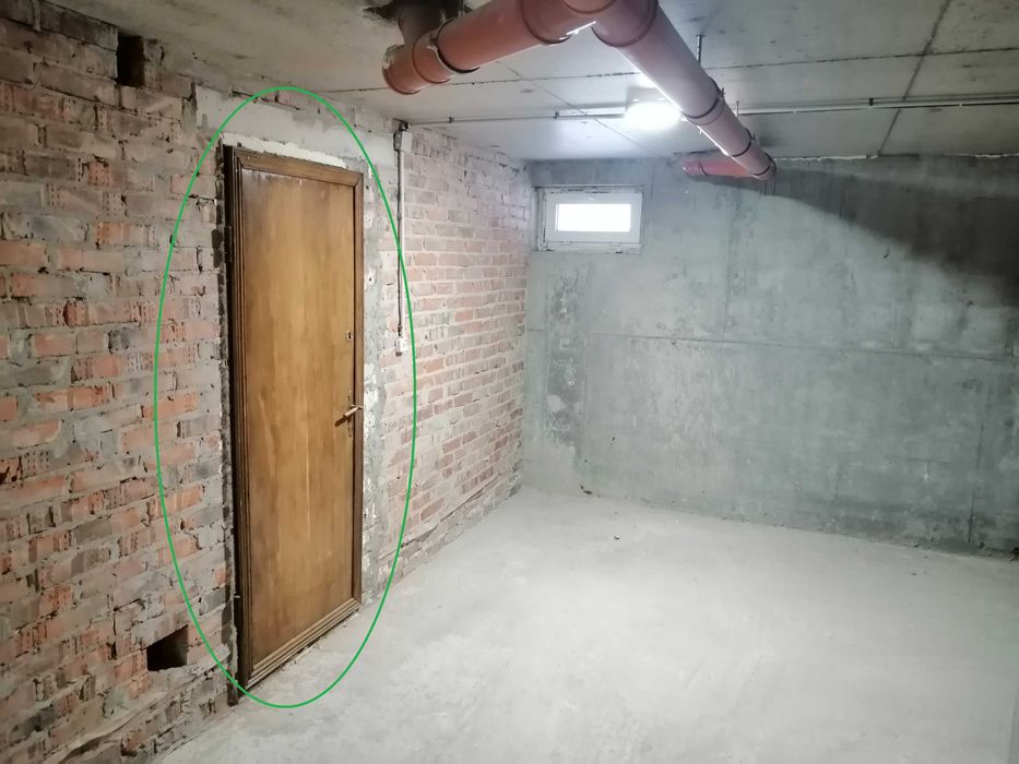 здаю в оренду підвал є електрика 220V Львів вул Надійна комірка 5.7м²