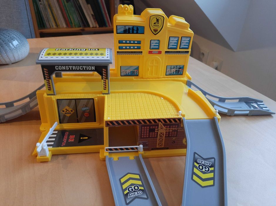 Garaż - parking dla małych autek, stan dobry