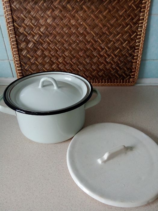 Кастрюли, крышки