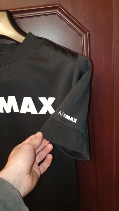 Оригінальна футболка Nike airmax