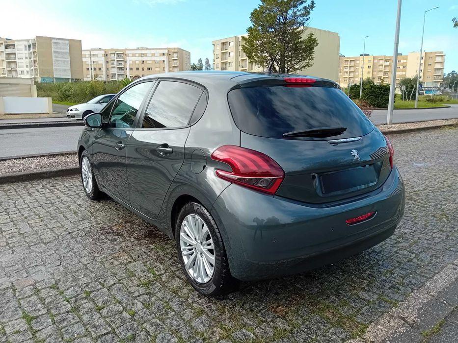 Peugeot 208 1.2i Style