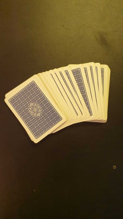 Baralho de Cartas (Sem as cartas 8,9 e 10 de cada naipe)