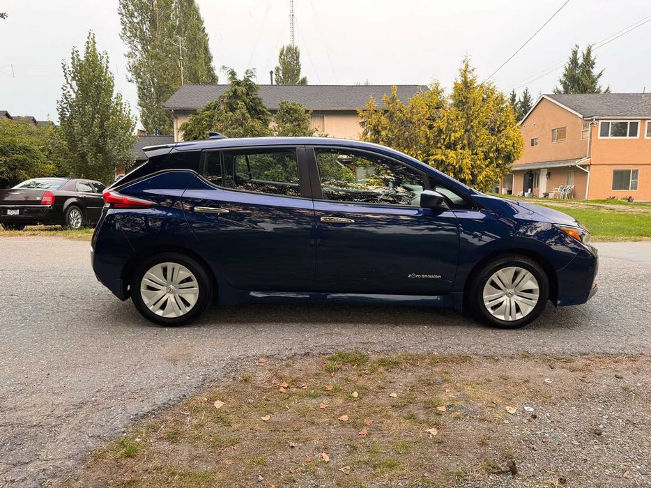 Nissan LEAF SV      2020
