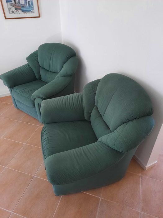 Duas cadeira de braços / poltronas - muito bom estado
