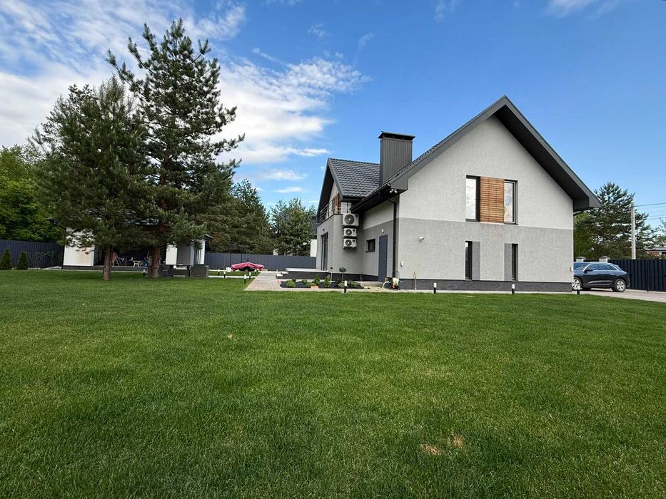 Двоповерховий Будинок З Ремонтом ТА Меблями, 10 КМ Від ЦЕНТРУ МІСТА