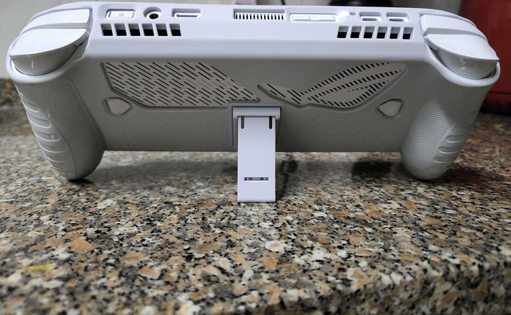 ASUS ROG Ally (Edição Xbox) – Como Novo (12h uso) + Acessórios