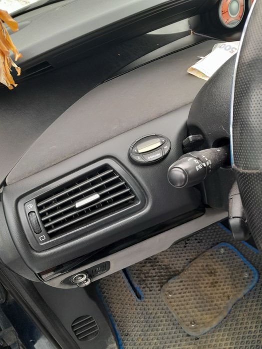 Citroen ……………..C8