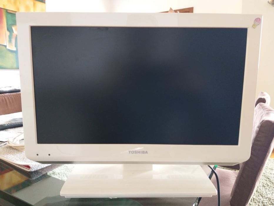 Vendo TV TOSHIBA branca 19”