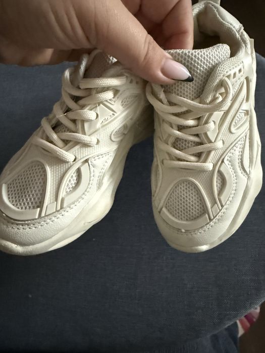 Дитячі кросівки