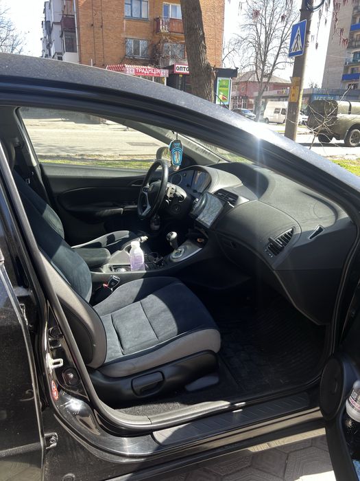 терміновий продаж Honda civic 5D продам машину