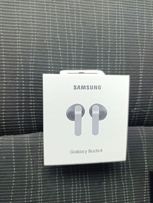 Продам навушники Samsung Galaxy Buds 4