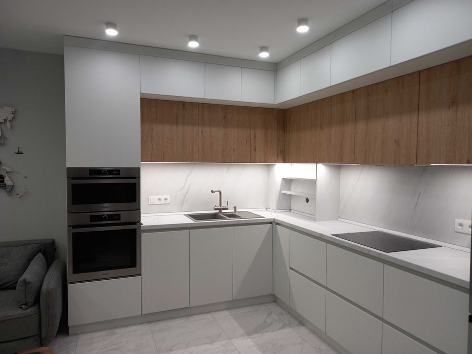 Кухни на заказ с фурнитурой Blum от 25 тыс грн метр погонный