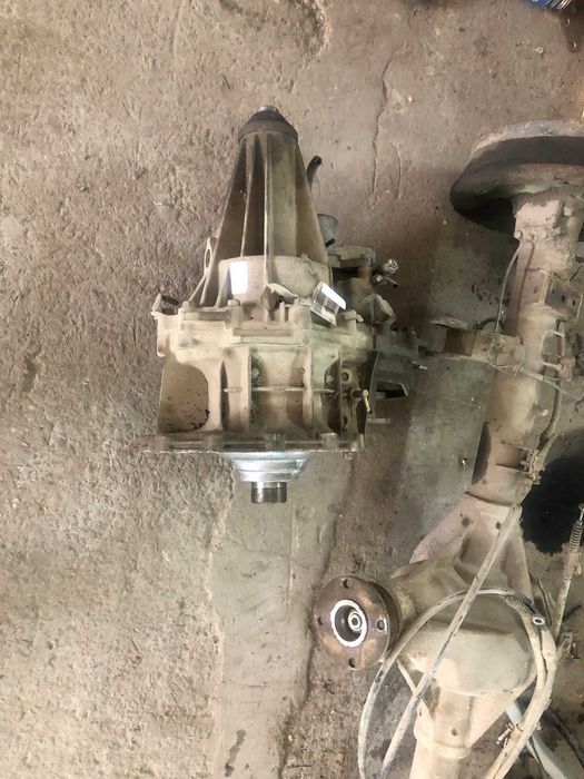 раздатка Nissan Navara D40 2.5 ниссан навара 33100EA310