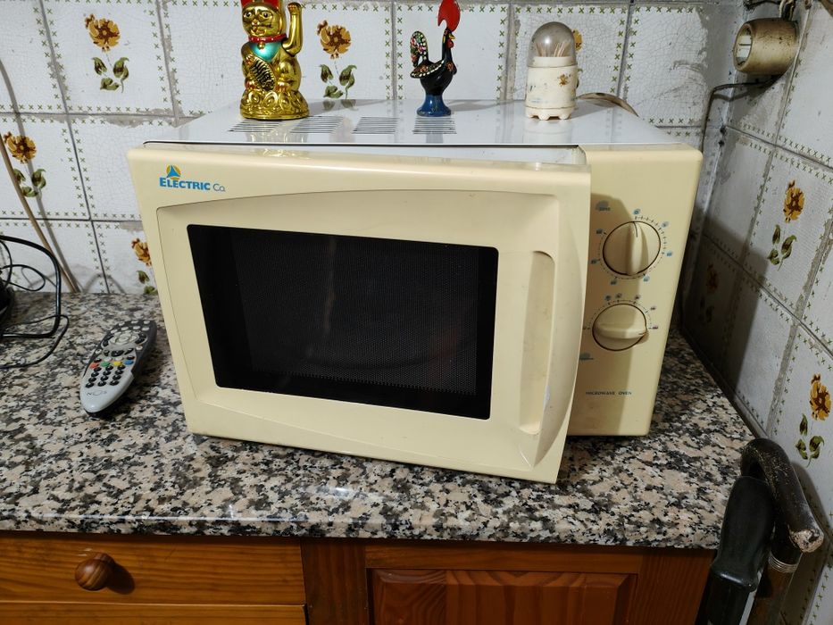 Vendo frigorífico e microondas
