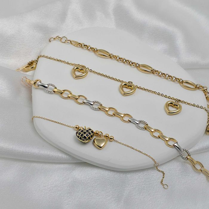 Złota bransoletka z serduszkami pr.585