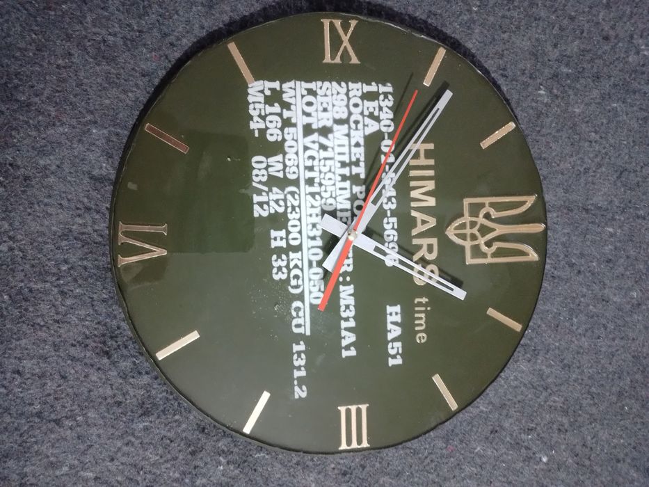 Часи настенні, з ракети хаймарс
