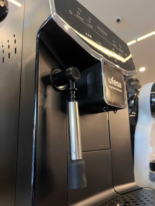 Maquina nova em caixa de cafe de grao ufesa