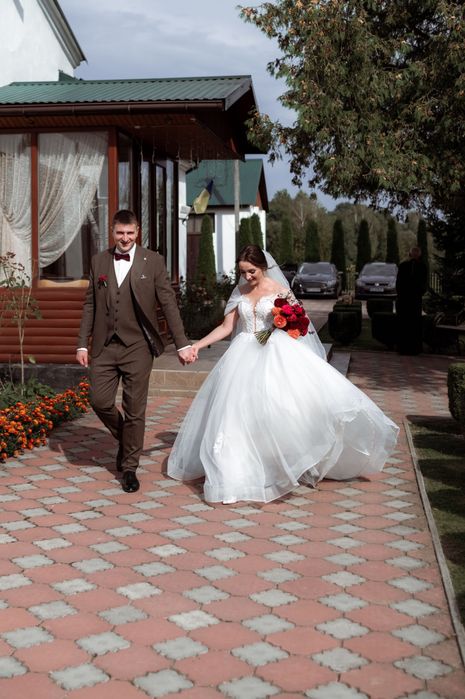 Весільна сукня /пишна /ґорсетна/ колір айворі