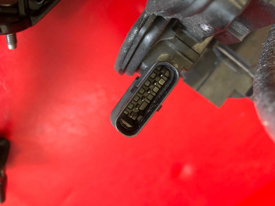 Zamek drzwi prawy przód 6pin Bmw 7 G70 Europa