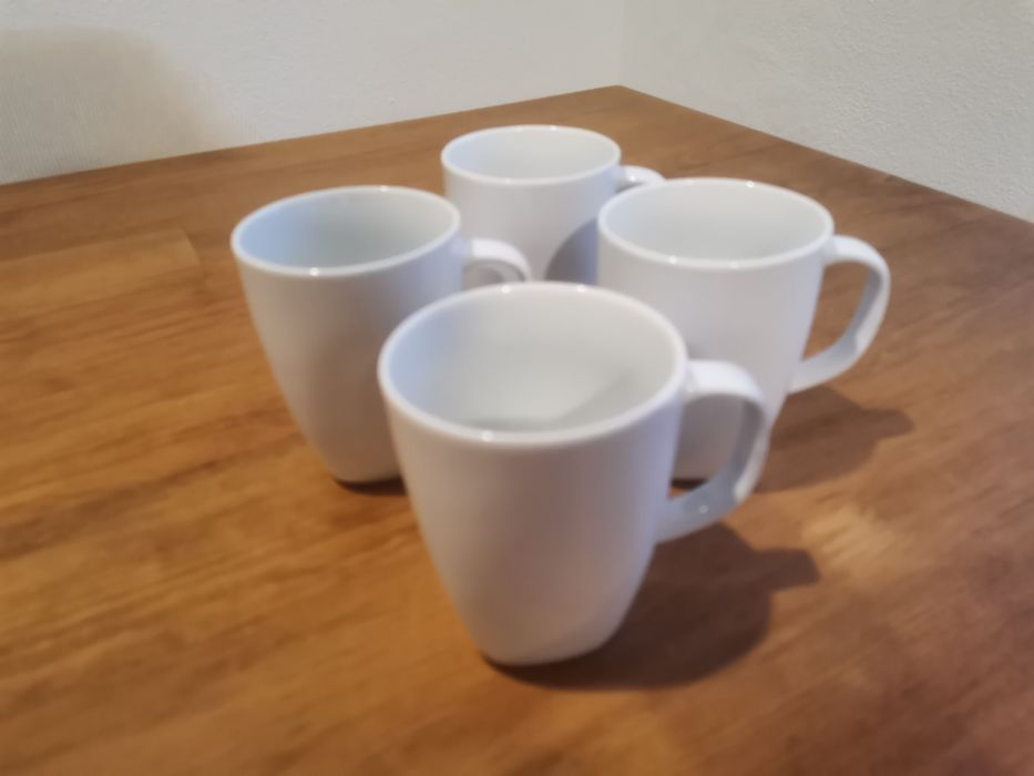 4 canecas brancas