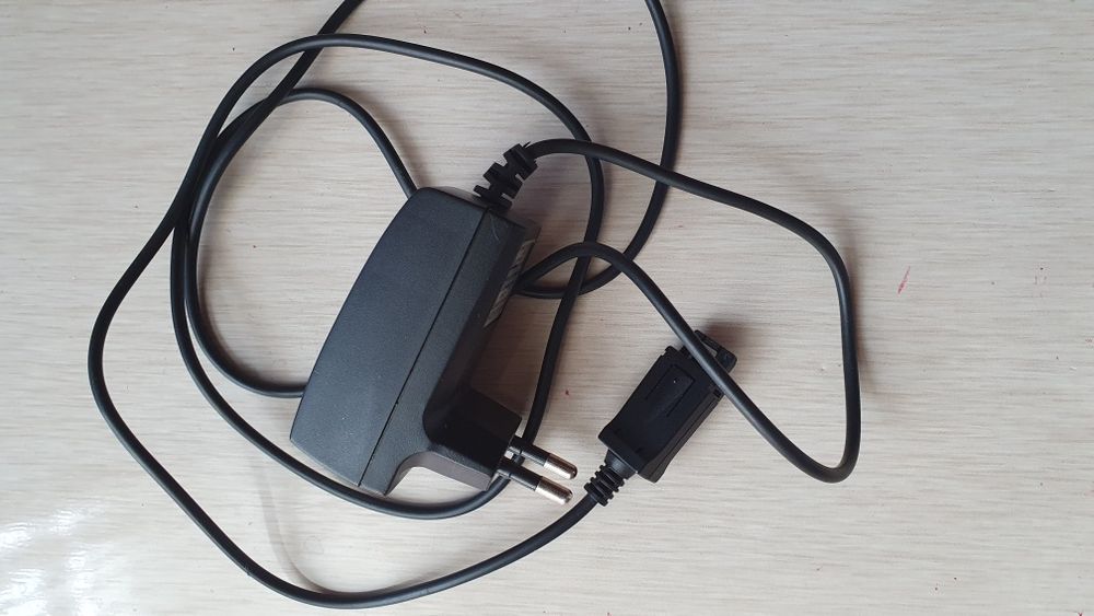Продам сетевое зарядное устройство