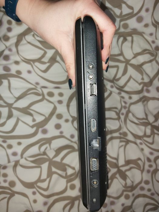 Laptop samsung z ładowarką i nowa bateria