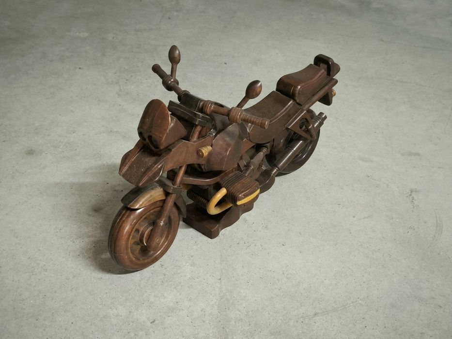 Miniatura em madeira BMW R1150GS