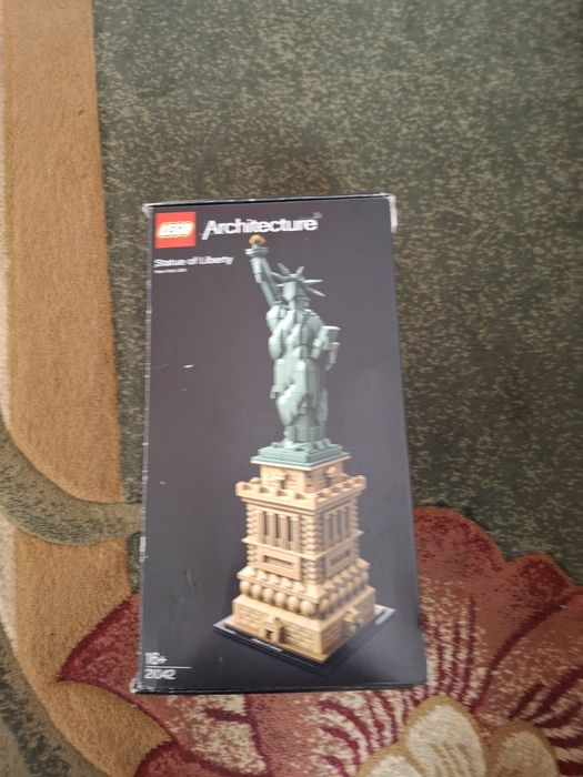 Продам конструктор Lego Architecture Statue of Liberty