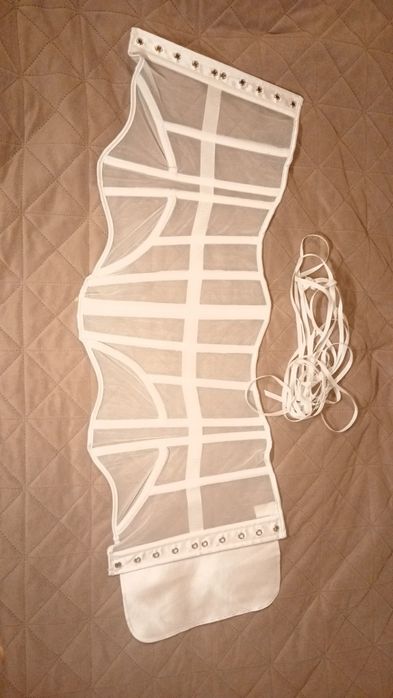 Подовжений корсет під груди. 
Стиль: під грудьми, подовжена довжина.