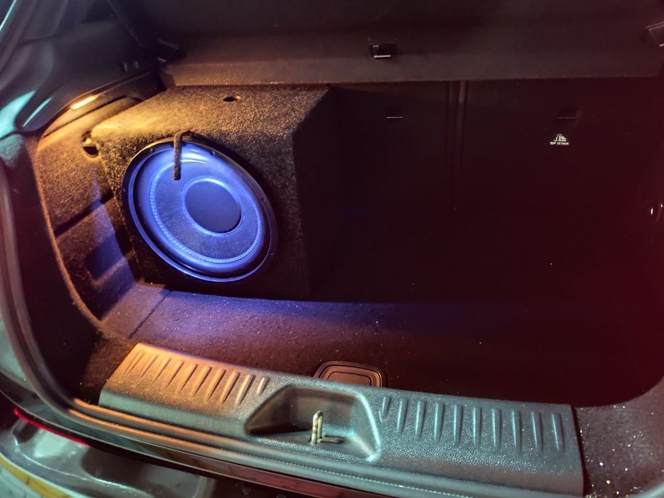 Esse preço já montado no seu carro , caixa  nova. , sub 1600W com amplificador e cabos  , já sai sem preocupação , tudo novo