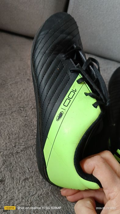 Buty do gry w piłkę.