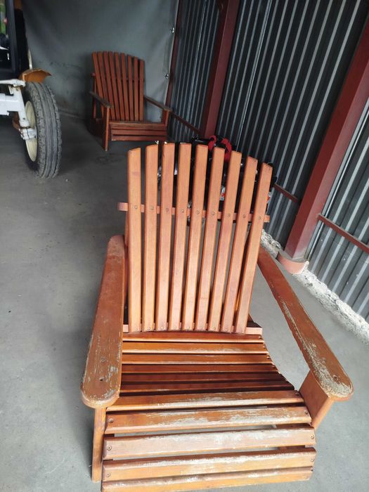 Dwa fotele ogrodowe z drewna