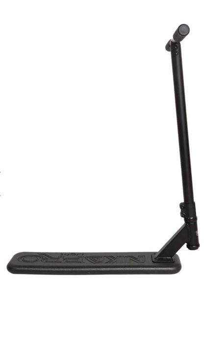 Hulajnoga NKD PRO LIGHTWEIGHT na trampoline