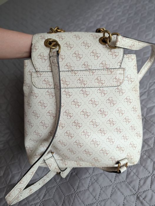 Жіночий рюкзак Guess