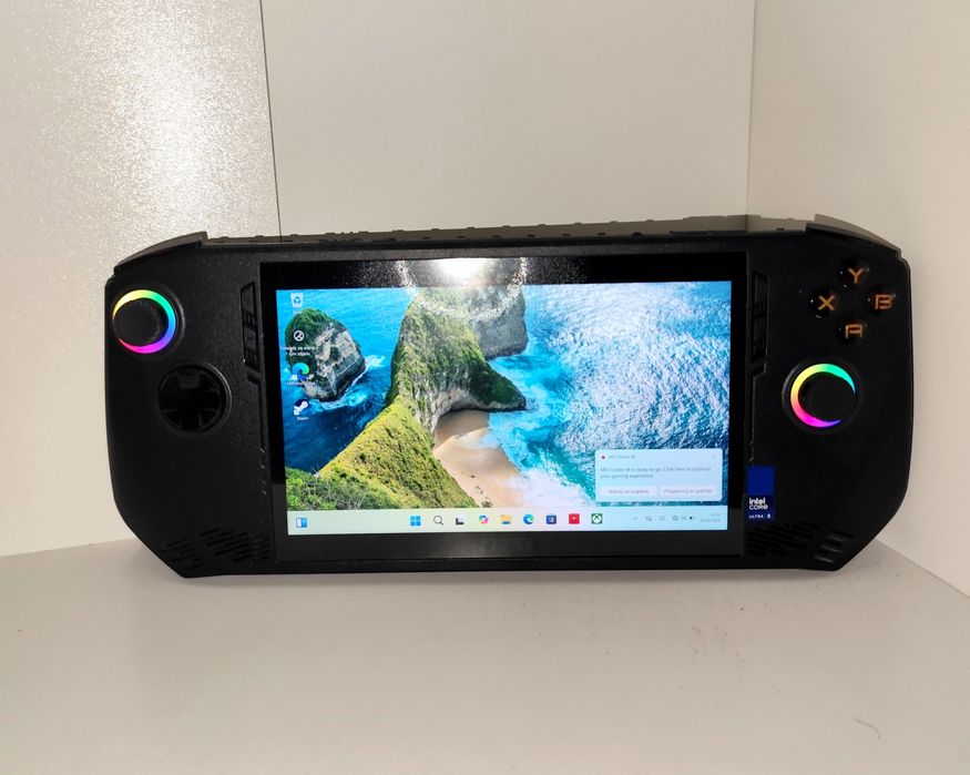 Komputer przenośny MSI Claw A1M