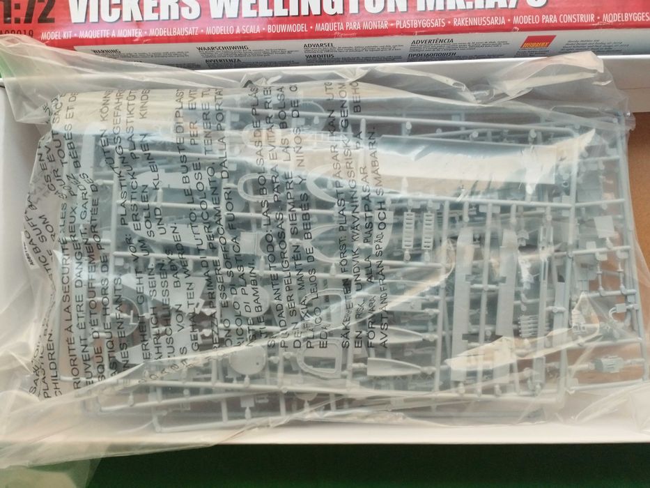 1/72 Airfix A08019 Vickers Wellington Mk.IC + Montex maxi mask canopy wheels RAF